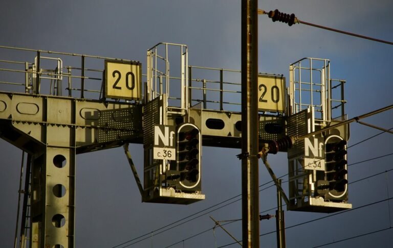 signal tracking and consolidation